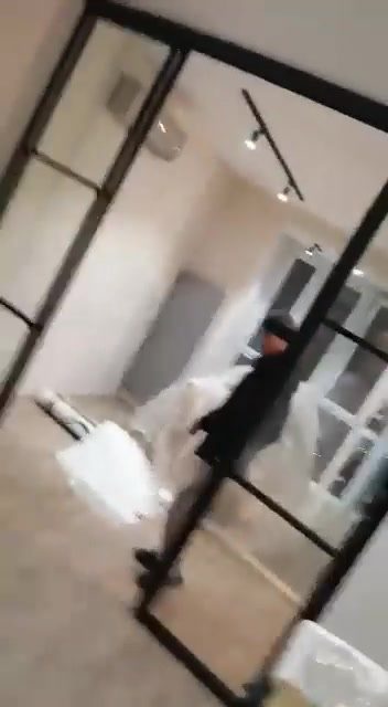Лофт-перегородки с чёрным профилем в студии